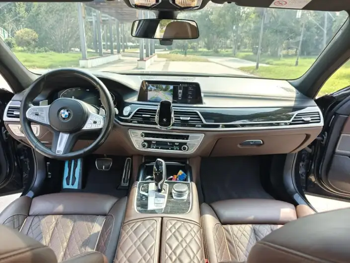 BMW 7 Series 2021 Model 740Li Leading Model M Sports Set – фото 10