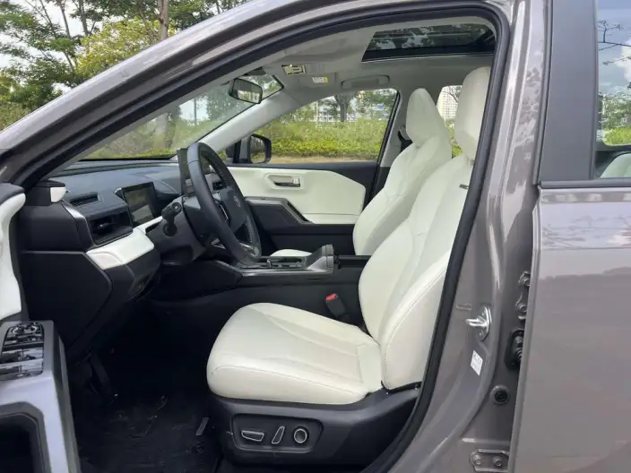 Toyota RAV4 2026 Model Hybrid 2.0L 2WD Deluxe Edition – фото 9
