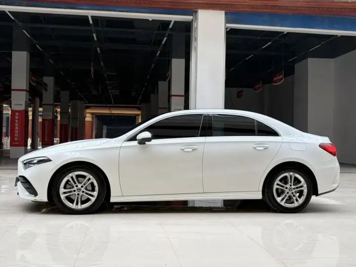 Mercedes-Benz A-class 2024 Model Facelift A 180 L – фото 4