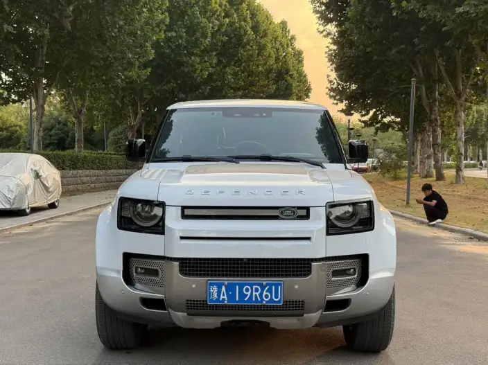 Land Rover Defender 2022 Model 90 P300 X-Dynamic HSE – фото 2