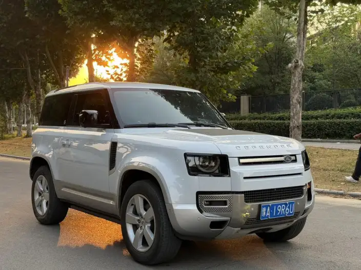 Land Rover Defender 2022 Model 90 P300 X-Dynamic HSE – фото 3