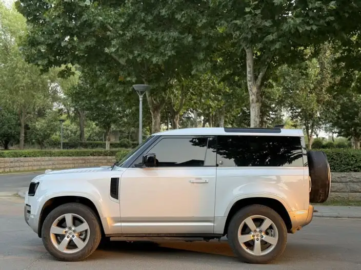 Land Rover Defender 2022 Model 90 P300 X-Dynamic HSE – фото 4