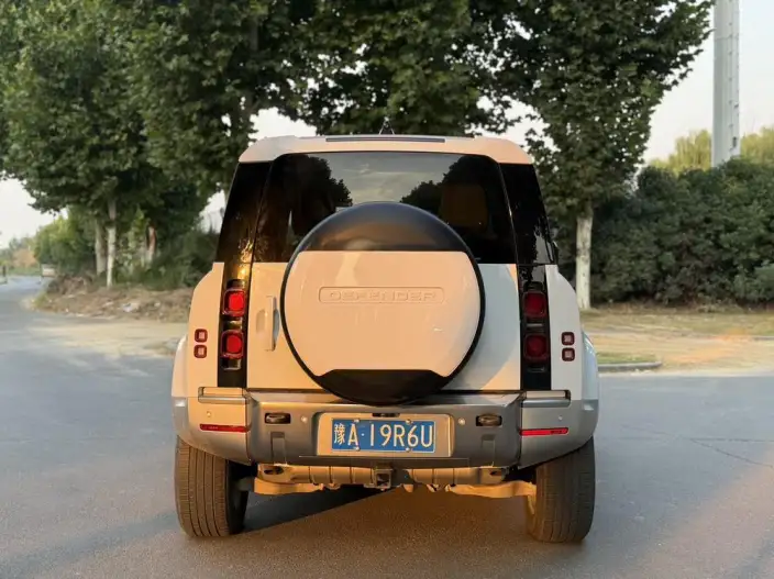 Land Rover Defender 2022 Model 90 P300 X-Dynamic HSE – фото 5