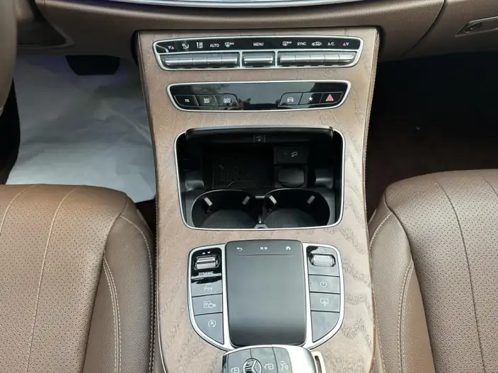 Mercedes-Benz E-Class 2022 Model E 300 L Luxury Model sedan – фото 10