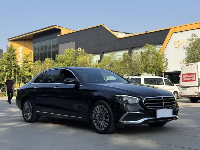 Mercedes-Benz E-Class 2023 Model E 300 L Fashion Model sedan – фото 3