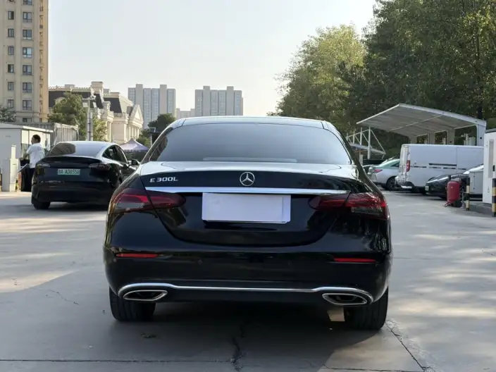 Mercedes-Benz E-Class 2023 Model E 300 L Fashion Model sedan – фото 5