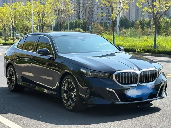 BMW 5 Series 2024 Model 530Li Exclusive Model M Sports Set – фото 3