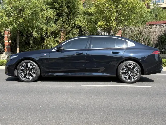 BMW 5 Series 2024 Model 530Li Exclusive Model M Sports Set – фото 4
