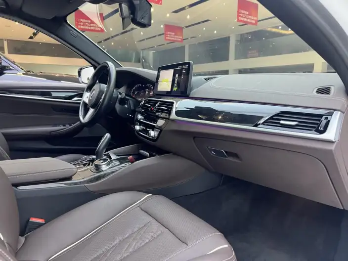 BMW 5 Series 2022 Model Facelift II 525Li M Sports Set – фото 7