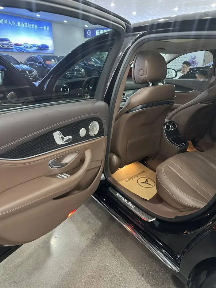 Mercedes-Benz E-Class 2023 Model E 300 L Luxury Model sedan – фото 2