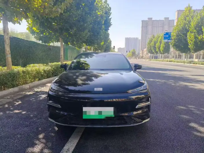 Geely Galaxy E8 PHEV 2025 Model 130km EM-i Premium Edition – фото 2