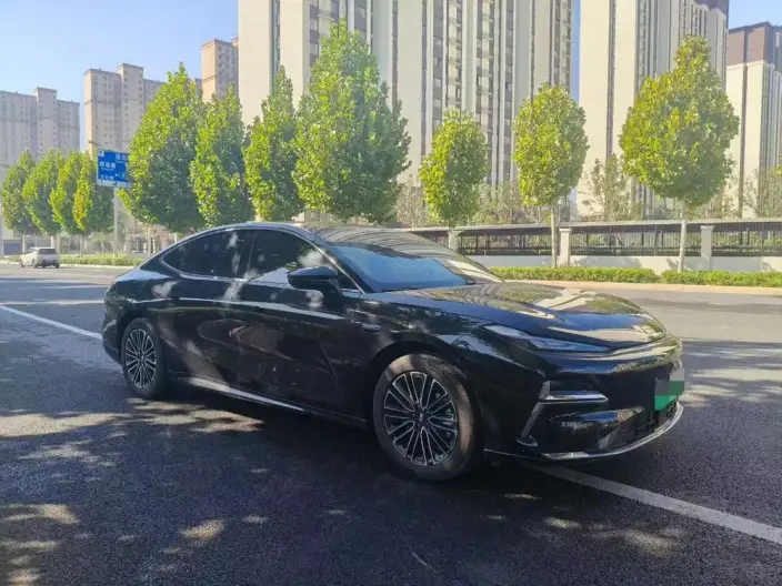 Geely Galaxy E8 PHEV 2025 Model 130km EM-i Premium Edition – фото 3