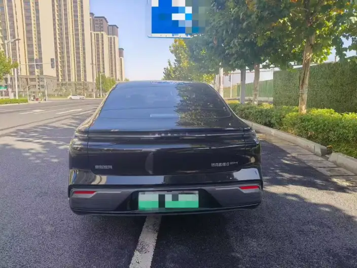 Geely Galaxy E8 PHEV 2025 Model 130km EM-i Premium Edition – фото 4