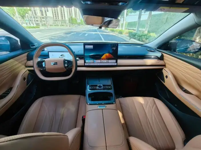 Geely Galaxy E8 PHEV 2025 Model 130km EM-i Premium Edition – фото 7