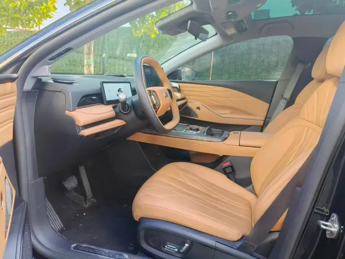 Geely Galaxy E8 PHEV 2025 Model 130km EM-i Premium Edition – фото 8