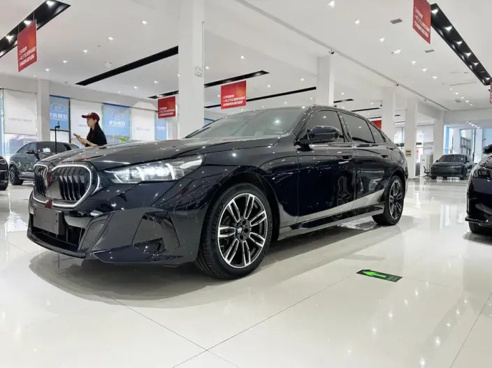 BMW 5 Series 2026 Model 525Li M Sports Set – фото 1