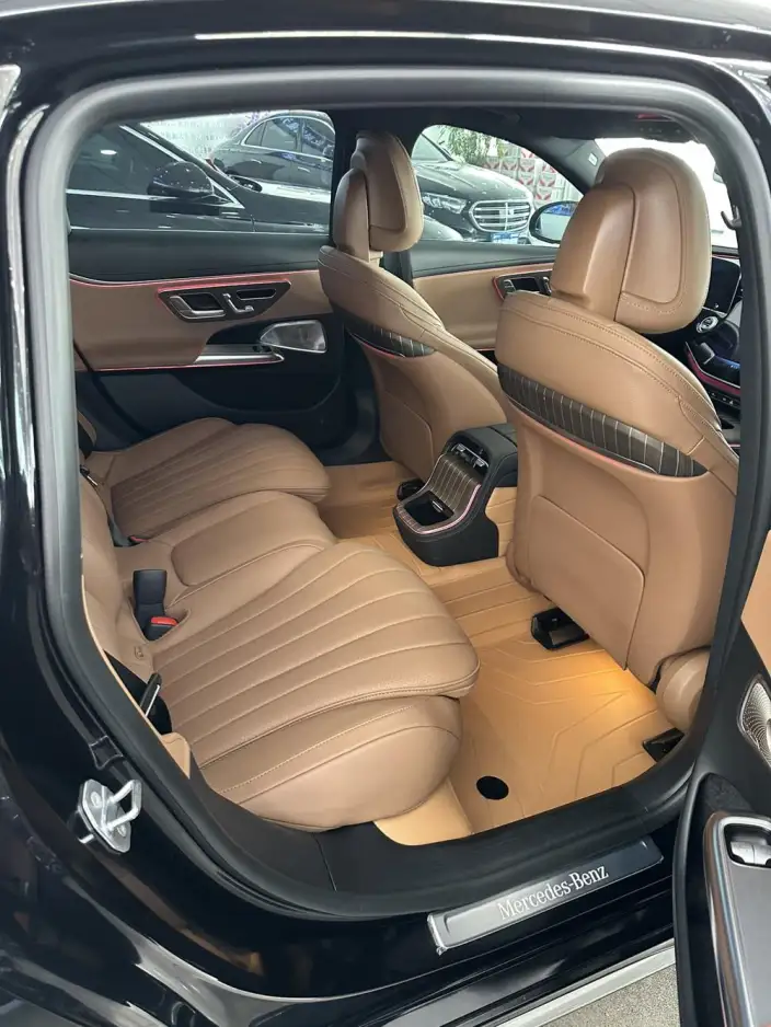 Mercedes-Benz E-Class 2024 Model E 300 L Luxury Model sedan – фото 7