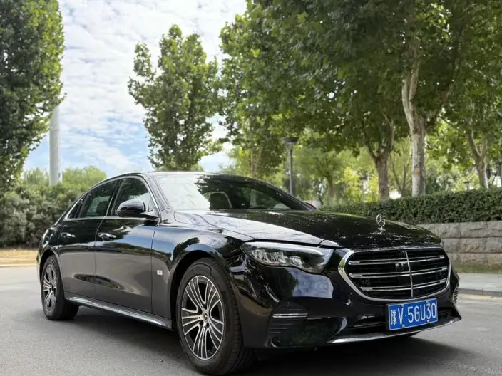 Mercedes-Benz E-Class 2026 Model E 260 L Classic Edition – фото 3