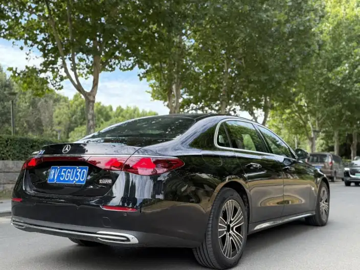 Mercedes-Benz E-Class 2026 Model E 260 L Classic Edition – фото 6