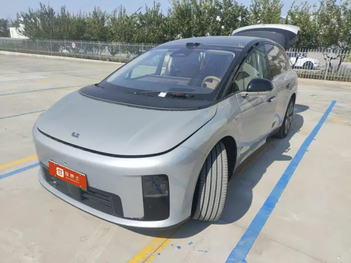 Li Auto i8 2025 Model Standard Edition – фото 1