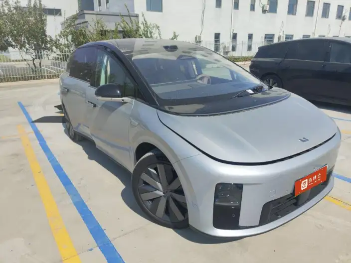 Li Auto i8 2025 Model Standard Edition – фото 2