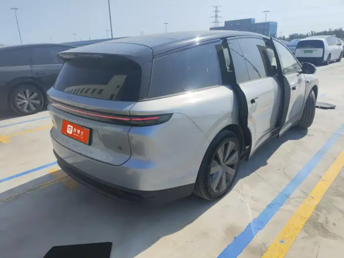 Li Auto i8 2025 Model Standard Edition – фото 4