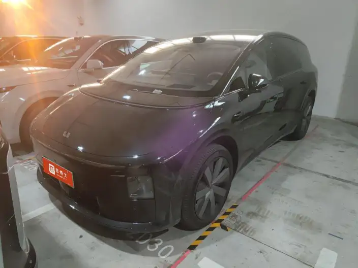 Li Auto i8 2025 Model Standard Edition – фото 1