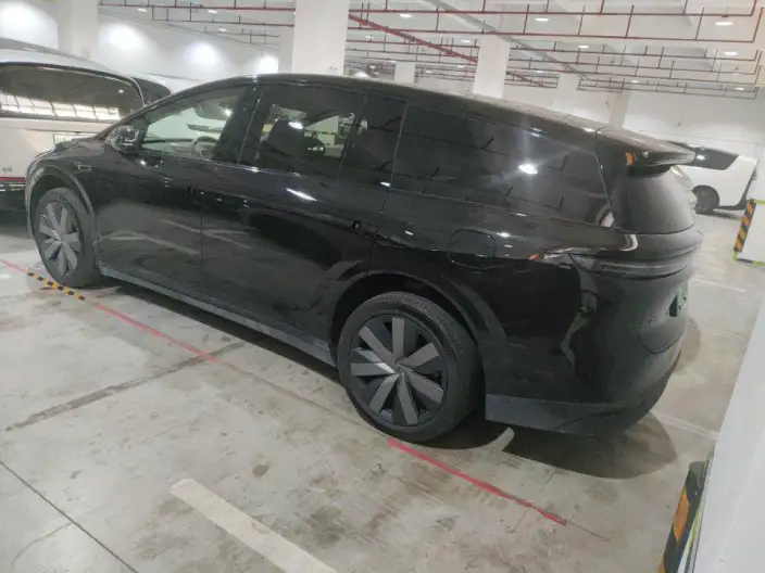 Li Auto i8 2025 Model Standard Edition – фото 2