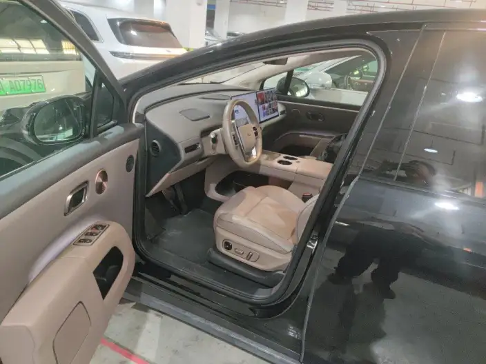Li Auto i8 2025 Model Standard Edition – фото 8