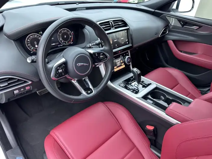 Jaguar XE L 2024 Model 2.0T 250PS R-DYNAMIC S Enterprising Sports Edition – фото 9