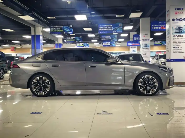 BMW 5 Series 2024 Model 530Li Exclusive Model Luxury Set – фото 7