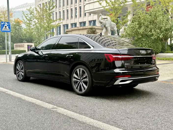 Audi A6L 2025 Model 55 TFSI quattro Exclusive Dynamic Model – фото 4