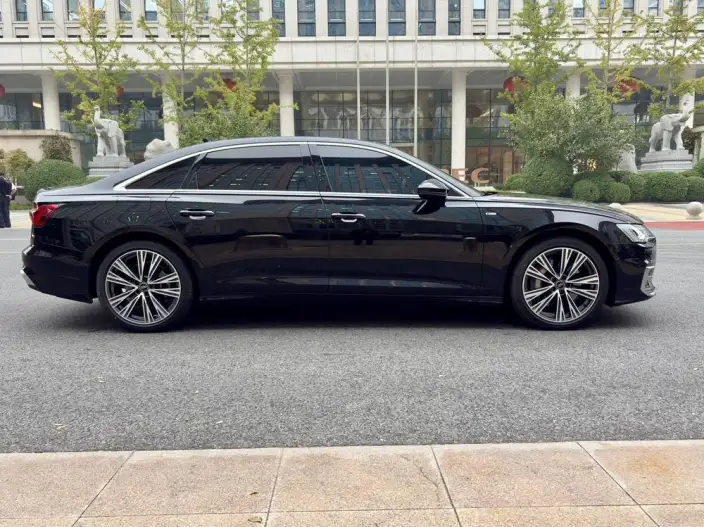 Audi A6L 2025 Model 55 TFSI quattro Exclusive Dynamic Model – фото 6