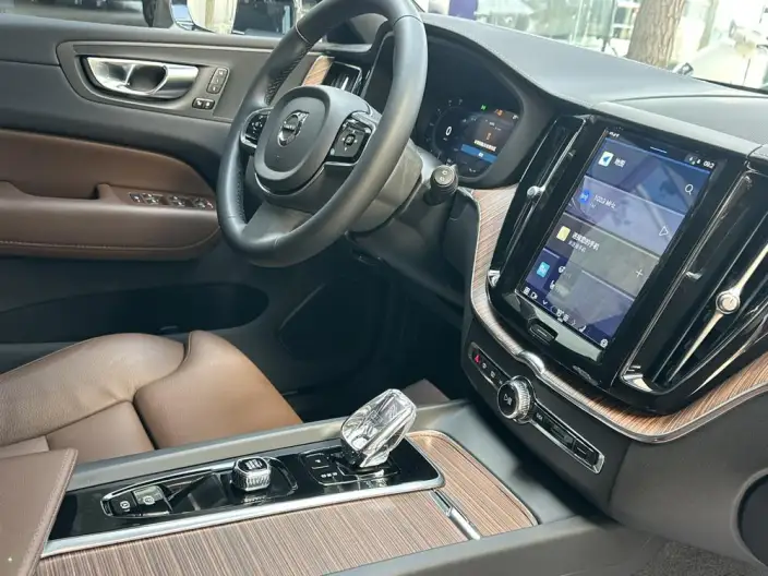 Volvo XC60 2023 Model B5 4WD Smart Range Deluxe Edition – фото 6