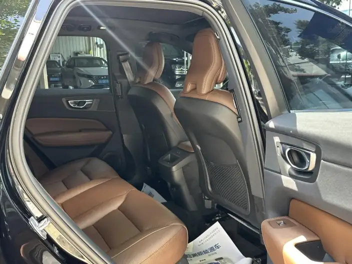 Volvo XC60 2023 Model B5 4WD Smart Range Deluxe Edition – фото 7