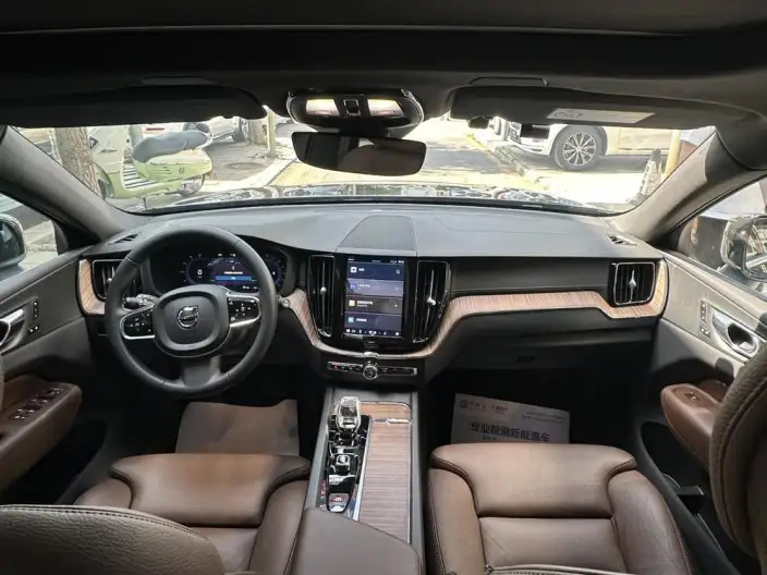 Volvo XC60 2023 Model B5 4WD Smart Range Deluxe Edition – фото 8