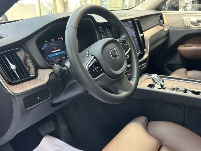 Volvo XC60 2023 Model B5 4WD Smart Range Deluxe Edition – фото 9
