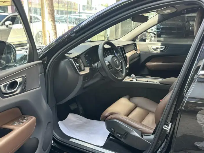 Volvo XC60 2023 Model B5 4WD Smart Range Deluxe Edition – фото 10
