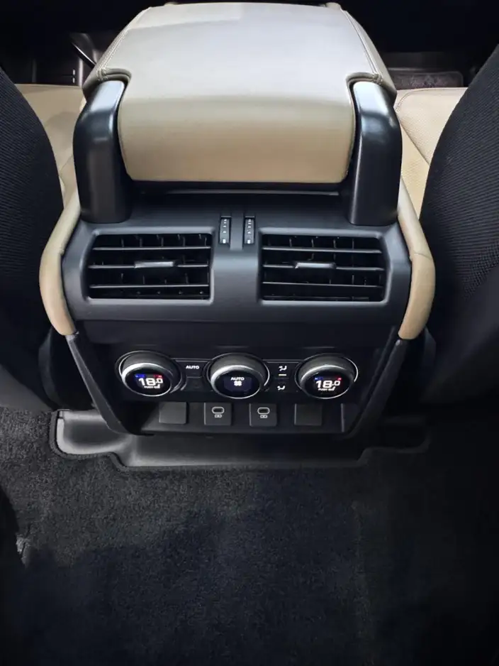 Land Rover Defender 2025 Model 110 3.0T P400 HSE X-Dynamic – фото 10