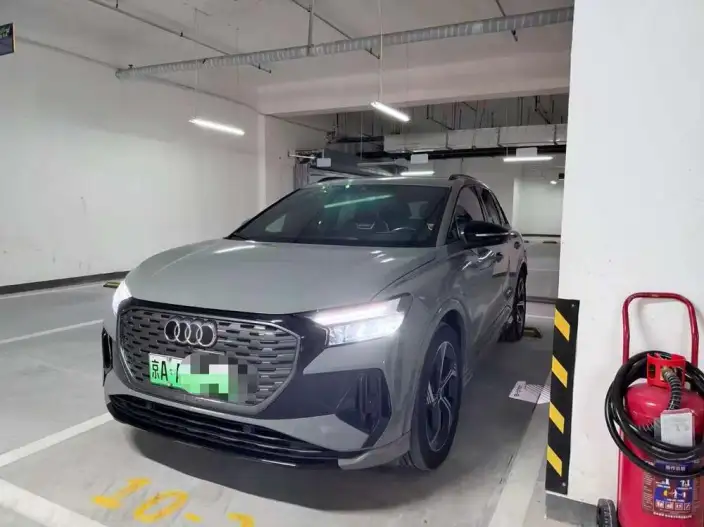 Audi Q4 e-tron 2023 Model 40 e-tron Genesis Night Edition – фото 1
