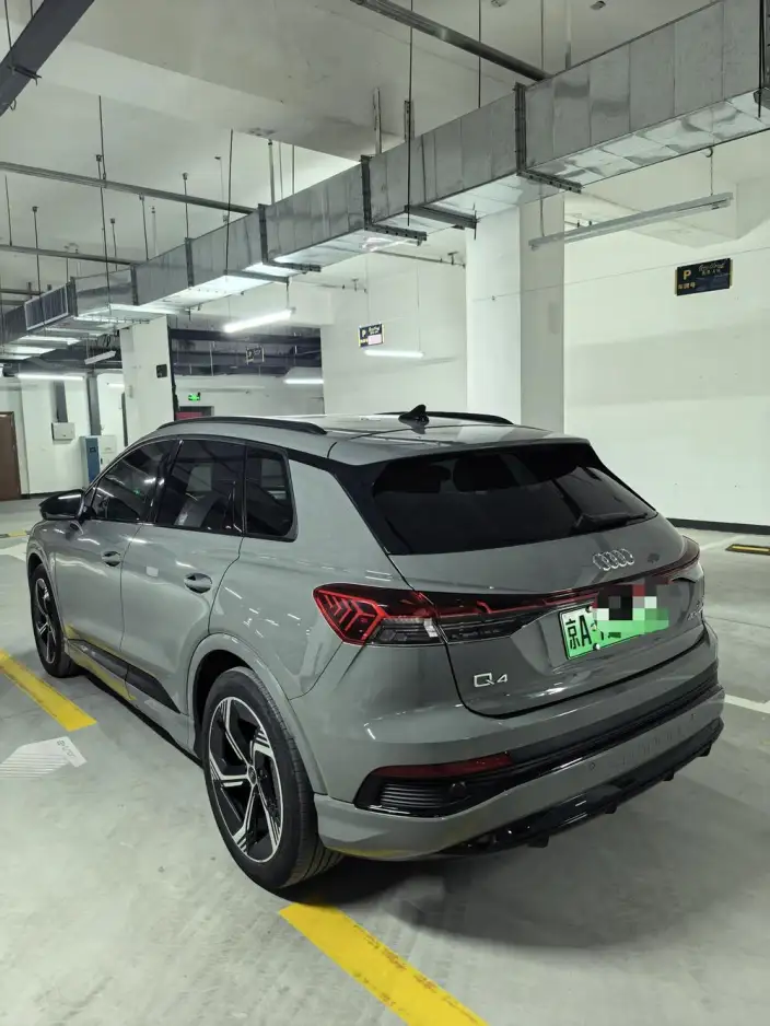 Audi Q4 e-tron 2023 Model 40 e-tron Genesis Night Edition – фото 4