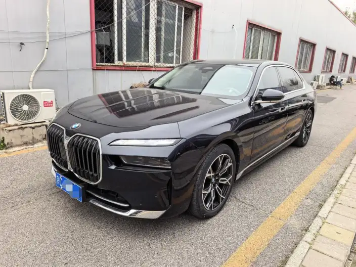 BMW 7 Series 2023 Model 735Li Luxury Set – фото 1