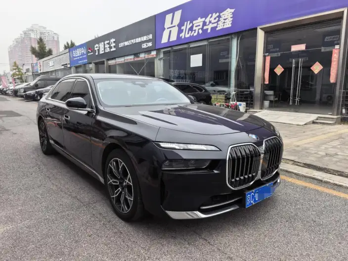 BMW 7 Series 2023 Model 735Li Luxury Set – фото 3