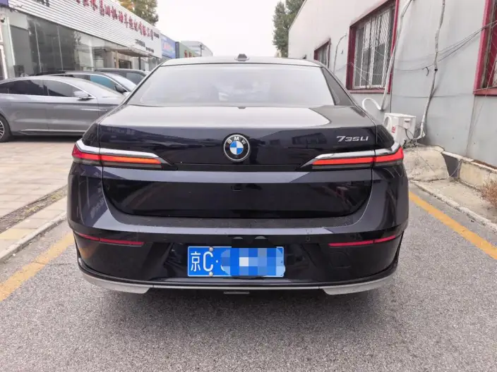 BMW 7 Series 2023 Model 735Li Luxury Set – фото 4