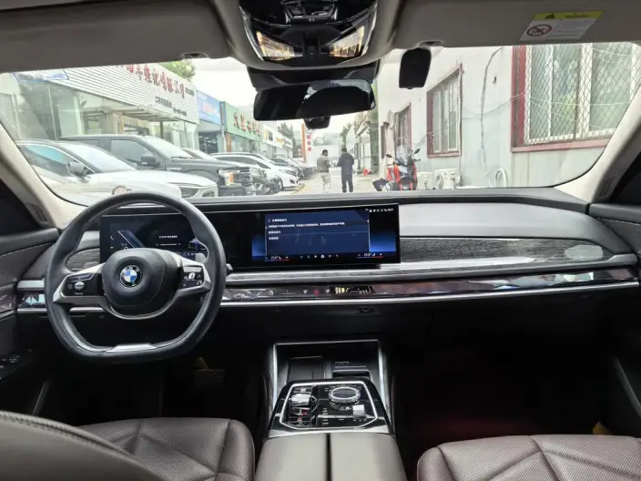 BMW 7 Series 2023 Model 735Li Luxury Set – фото 10