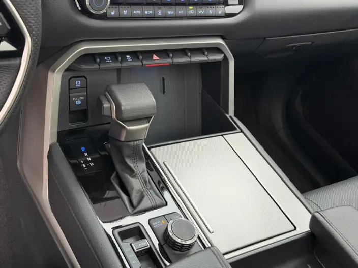 Sequoia 2023 Model 3.5T Automatic 4WD 7 seat Parallel Imported – фото 9