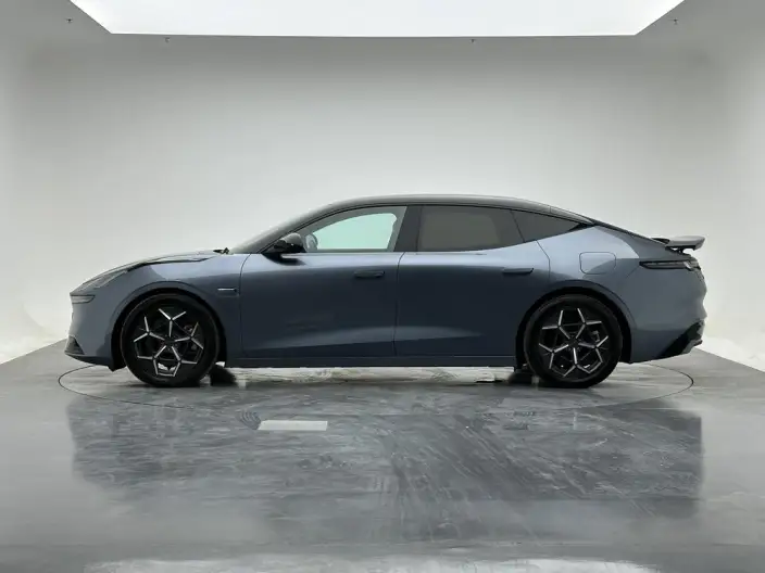 **Lynk & Co Z10** 2024 Model 95kWh 766km Rear Drive Max – фото 4