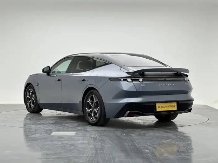 **Lynk & Co Z10** 2024 Model 95kWh 766km Rear Drive Max – фото 5