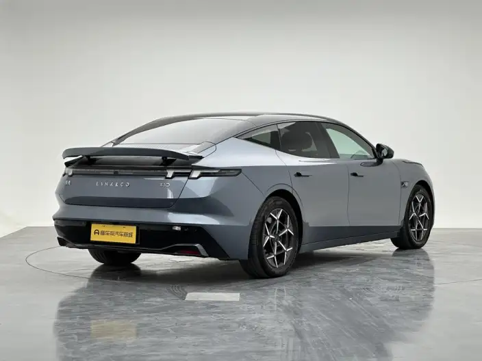 **Lynk & Co Z10** 2024 Model 95kWh 766km Rear Drive Max – фото 7
