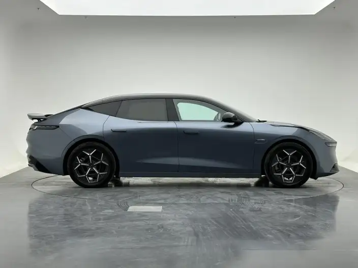 **Lynk & Co Z10** 2024 Model 95kWh 766km Rear Drive Max – фото 8